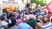 Bakırköy Belediyesi önüne gelen pazarcılarla polis arasında arbede yaşandI