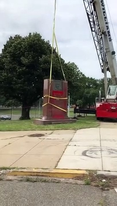 Retiran el George Preston Marshall Memorial Statue del RFK Stadium