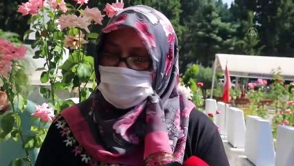 Adana Valisi Elban 15 Temmuz şehitlerinin kabirlerini ziyaret etti