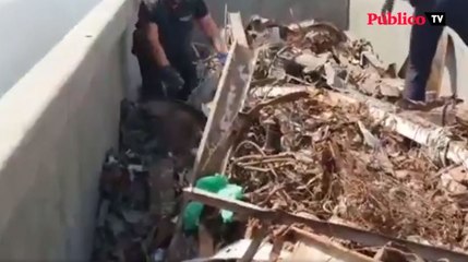 Rescatan a varios migrantes bajo toneladas de chatarra en Melilla