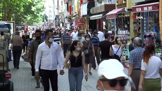 Eskişehir’de Maske Kullanımı Yaygın, Ama Sosyal Mesafe Unutuldu