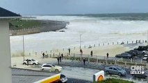 Güney Afrika'da çıkan fırtına okyanusu köpürttü | Video