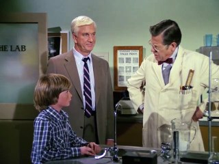 Police Squad. Episode 01.  A Substantial Gift. (The Broken Promise).