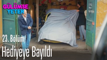 Sarp hediyeye bayılıyor - Gülümse Yeter 23. Bölüm