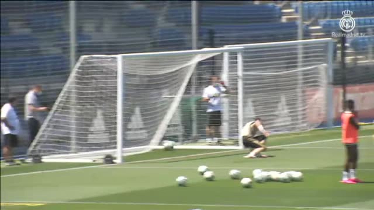 Vuelve a los entrenamientos Luka Jovic después de una semana confinado en su casa y tras haber dado negativo en tres controles