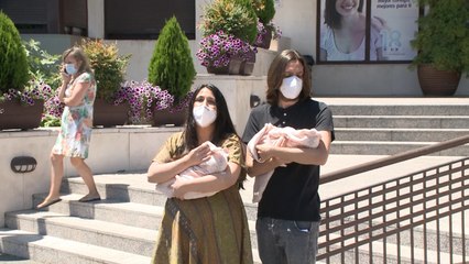 Sara Verdasco y Juan Carmona abandonan el hospital con sus mellizas