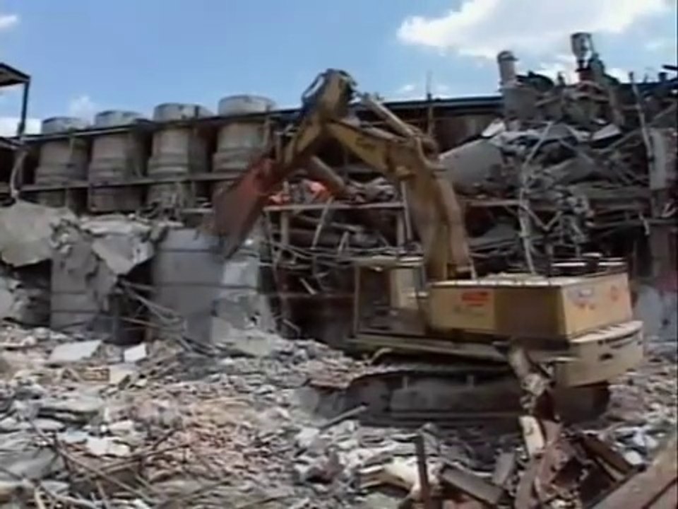 Mighty Machines: At The Demolition Site