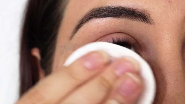 How to Remove Stubborn Waterproof Mascara Without Losing Eyelashes