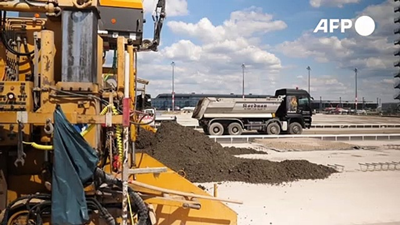 Flughafen BER: letzte Bauarbeiten vor der Eröffnung