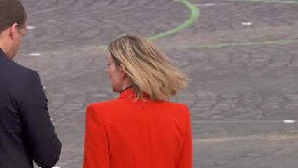 La ministra francesa de Industria pasa un mal rato al olvidarse de la mascarilla