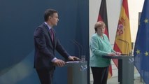 Sánchez pide en Berlín superar vetos en un Consejo Europeo 