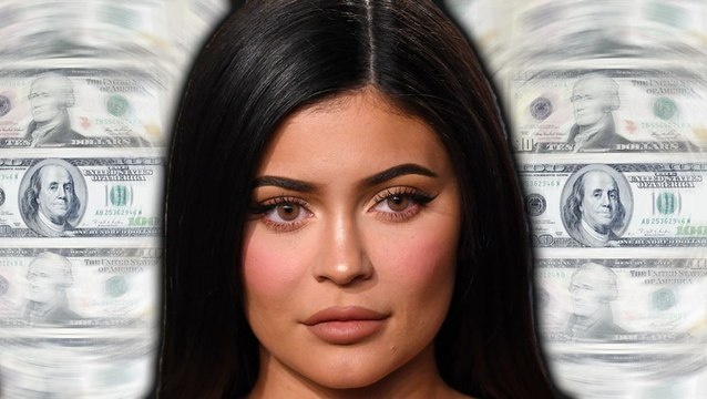Kylie Jenner dissed by waitress in viral TikTok video.