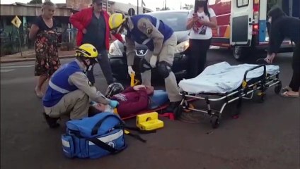 Jovem é socorrida pelo Siate após se envolver em acidente de trânsito no Bairro Brasília