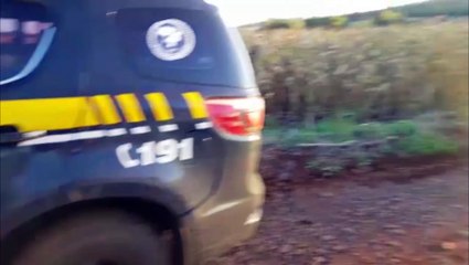 Carro carregado com cigarros é destruído pelo fogo após fuga da PRF em São Miguel do Iguaçu