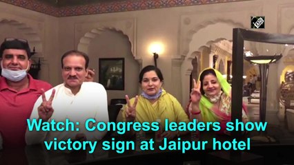 Congress leaders show victory sign at Jaipur hotel