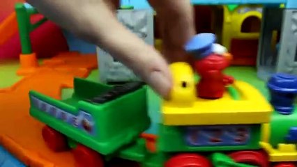 Sesame Street Elmo Junction Rails & Roads 2-in-1 Car & Train Grover & Thomas the Train