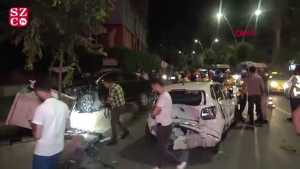 Işıkta bekleyen araçlara çarptı, kaza yerinden kaçtı: 2 yaralı