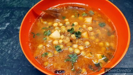 दिल्ली की मशहूर डिश मटर छोले जो बहुत ही आसानी से घर मैं बन जाती है | Matar ke Chole | Chole matar