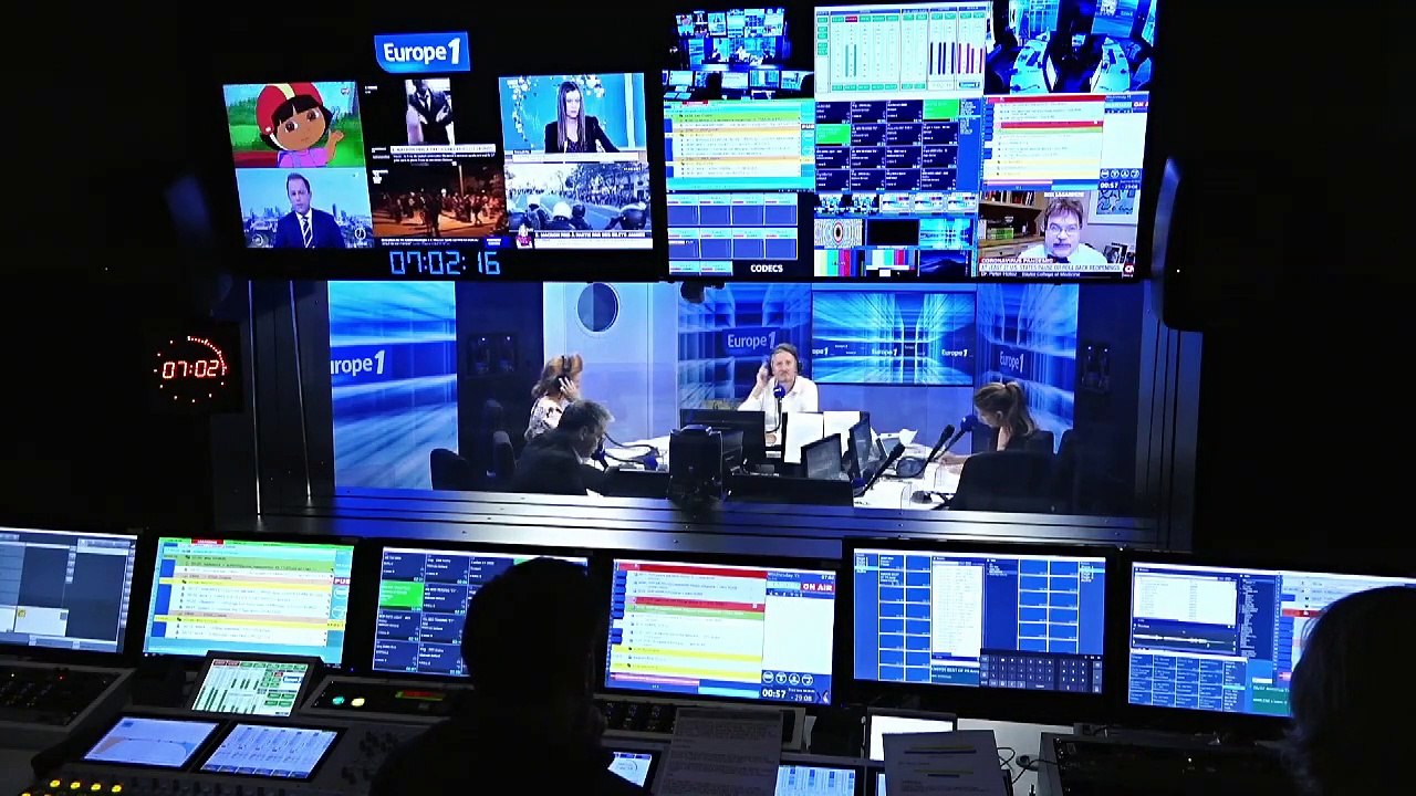 "vous êtes mon employé" : Macron pris à partie par des "gilets jaunes" aux Tuileries