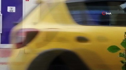 - Üsküdar da yürekleri ısıtan görüntü; her mesai bitiminde kedi evine uğruyor