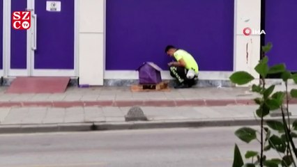 Üsküdar da yürekleri ısıtan görüntü; her mesai bitiminde kedi evine uğruyor