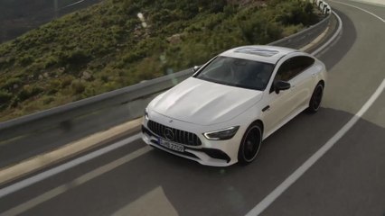 सभी नए मर्सिडीज-एएमजी जीटी 53 4MATIC + 4-डोर कूप ड्राइविंग वीडियो