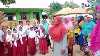Minta Sekolah Dimulai, Emak-emak Ancam Keluarkan Anaknya