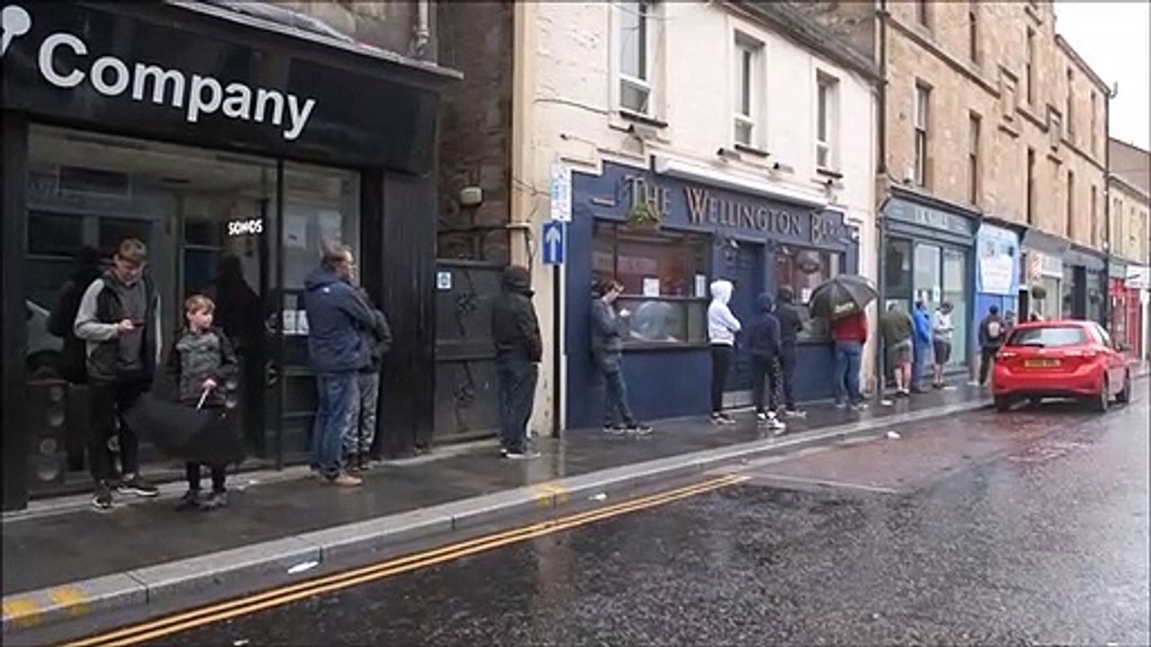 Retson in Manor Street Falkirk opened at 7am with a queue going almost back to Vicar Street