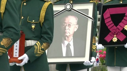 故 백선엽 장군 대전현충원서 영면..."장군님은 영웅이셨습니다" / YTN