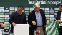 El momento más surrealista de la presentación de Pellegrini