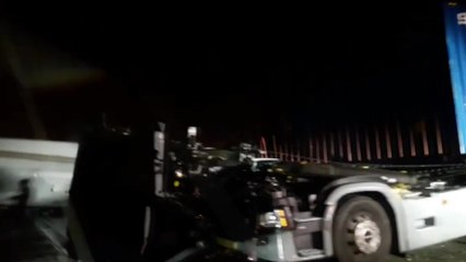 중부내륙고속도로에서 차량 6대 추돌...5명 부상 / YTN