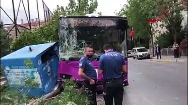 Avcılar'da halk otobüsü kaza yaptı
