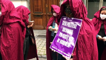 Des «servantes écarlates» dénoncent «l’instrumentalisation» politique de la loi IVG