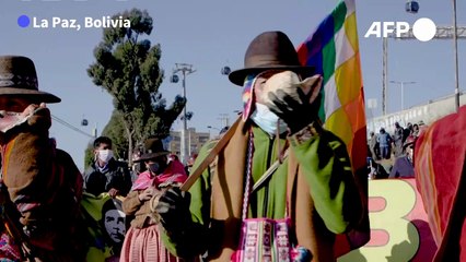 Bolivian workers protest interim government despite virus lockdown