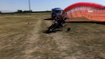 Paramotorla 15 Temmuz şehitleri anısına saygı uçuşu yaptı