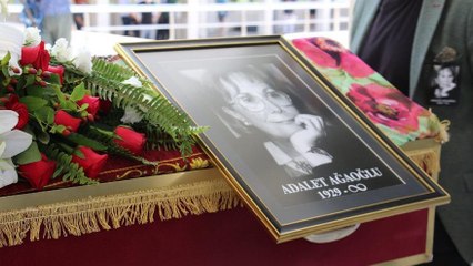 Adalet Ağaoğlu son yolculuğuna uğurlandı