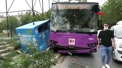 Avcılar'da halk otobüsü kaza yaptı; o anlar kamerada