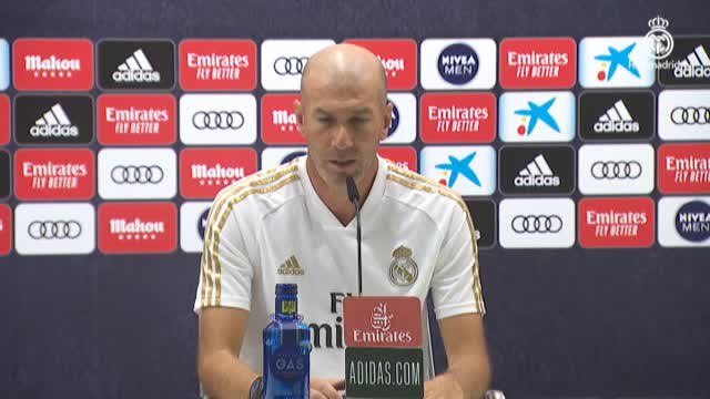Enfado de Zidane al ser preguntado por la continuidad de Bale la próxima temporada