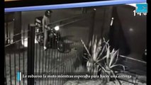 Le robaron la moto mientras esperaba para hacer una entrega