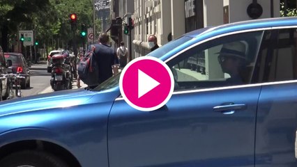 La Infanta Elena evita hablar de las polémicas que envuelven a su padre, el Rey Juan Carlos.