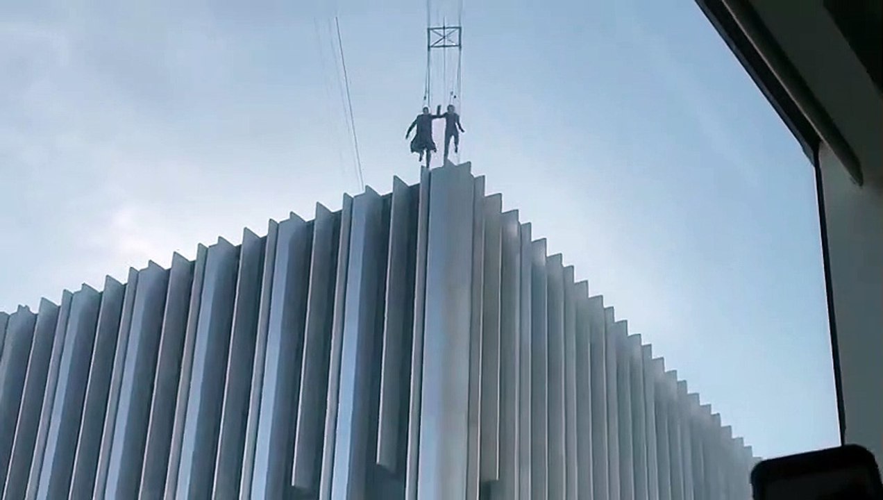 The Matrix 4 movie - Behind The Scenes - Roof Jumping