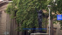 تندیس زن سیاهپوست معترض جایگزین مجسمه برده‌دار بریتانیایی شد