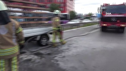 E-5’te yanan kamyonet itfaiye tarafından söndürüldü
