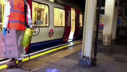 Coronavirus : Banksy tague le métro de Londres pour rappeler à tous de porter le masque