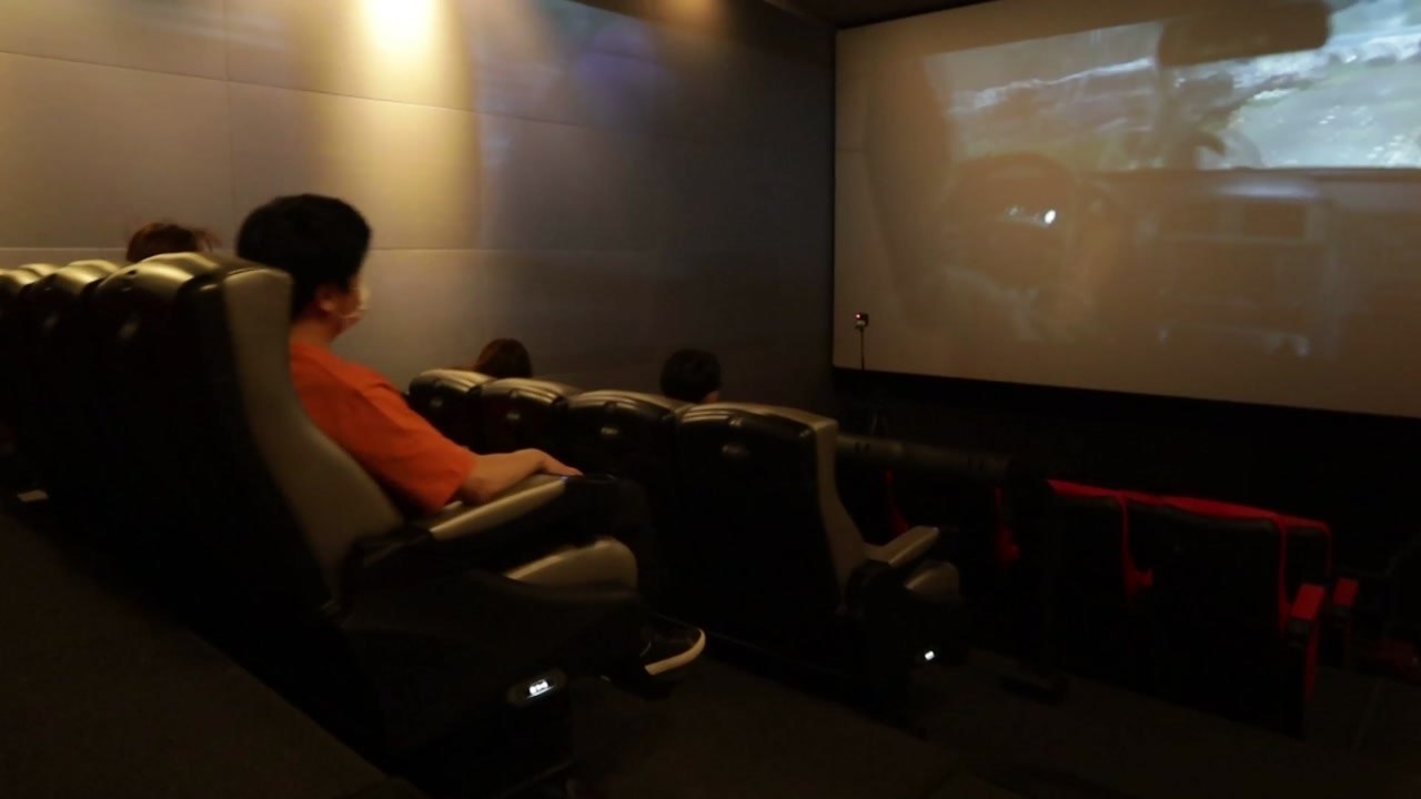 영화 '반도' 매진 행렬...극장 위기에서 구할까? / YTN