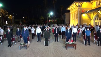 Adana’da sosyal mesafe kurallarına uygun 15 Temmuz Demokrasi Nöbeti