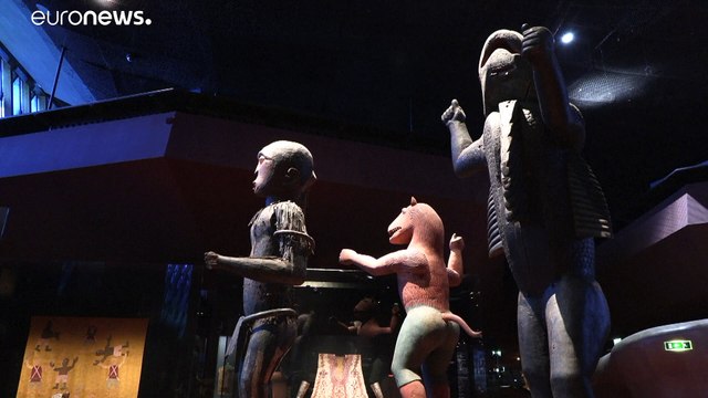 La France acte la restitution d'objets d'art au Sénégal et au Bénin
