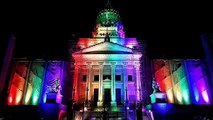 Diez años del matrimonio igualitario: más de 20 mil bodas y la bandera LGBTIQ  en el Congreso