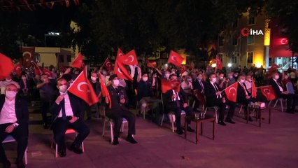 Asker annesi 15 Temmuz gecesi gözyaşlarını tutamadı