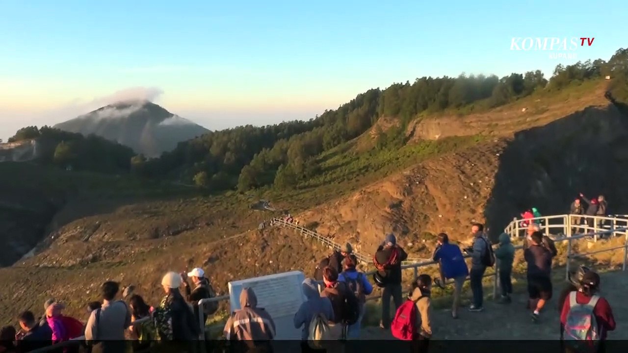 Berburu Sunrice di Danau Kelimutu